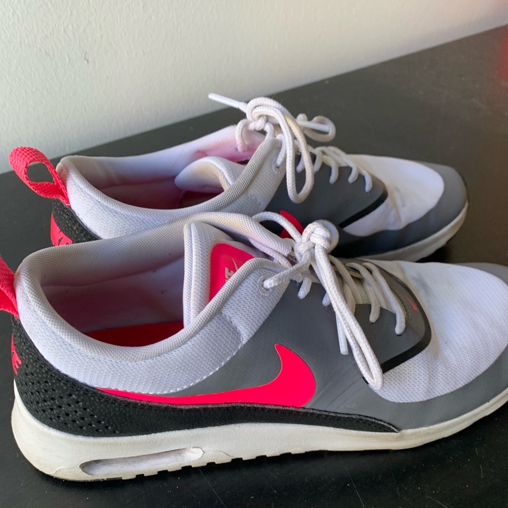 White Nike Theas